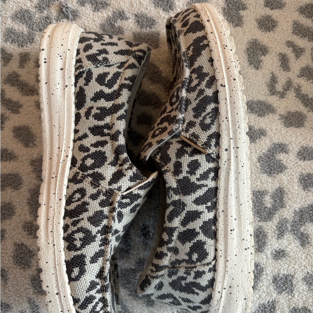 Hey Dude Black and White Leopard women’s 7 - Picture 2 of 3
